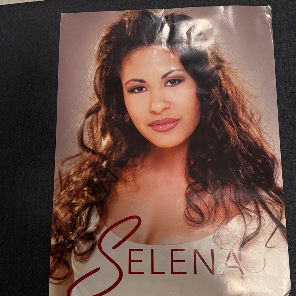 Selena Poster with Red Text - Picture 2 of 3